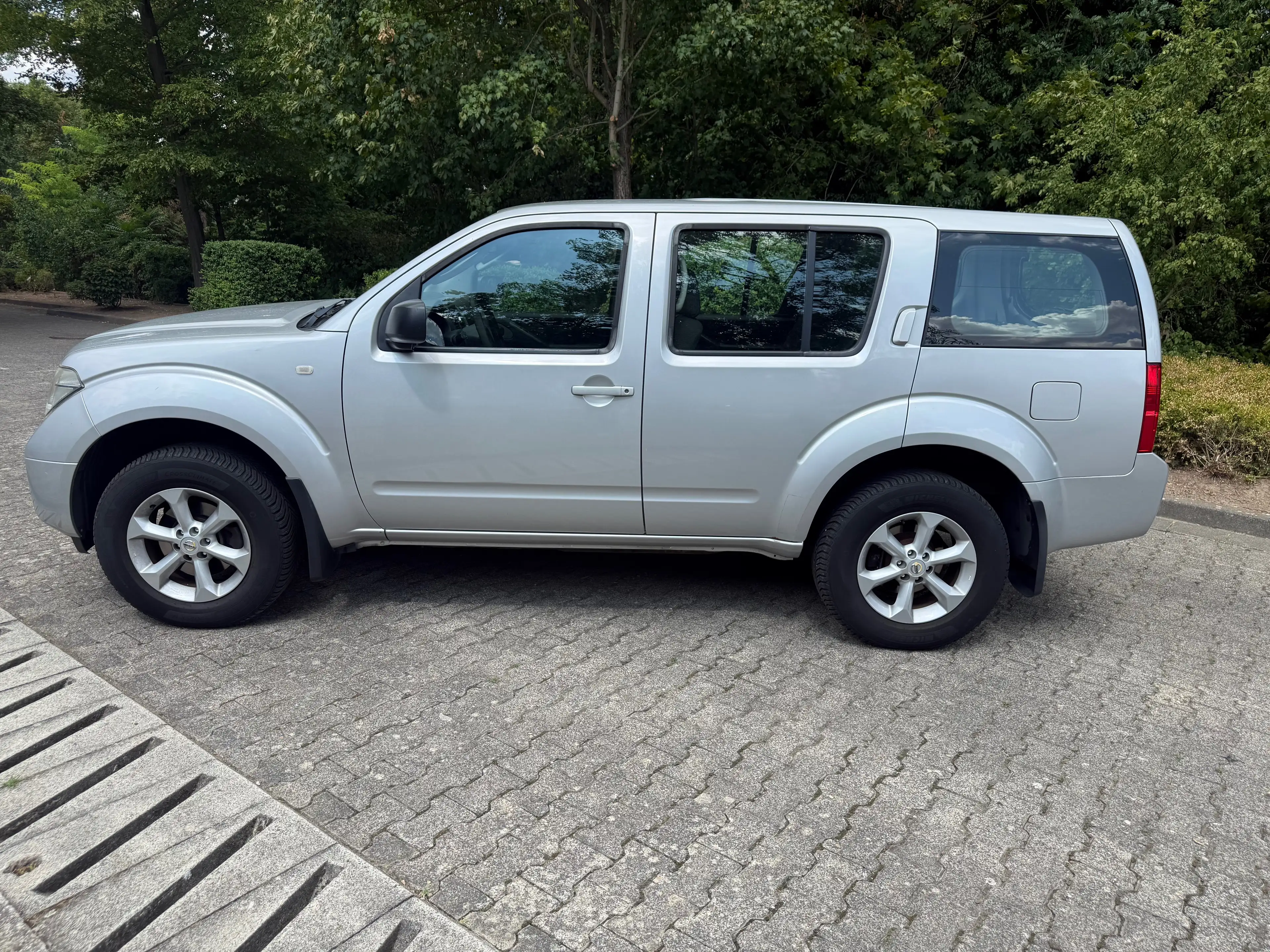 Nissan Pathfinder 2,5 dCi XE Plus — photo 5