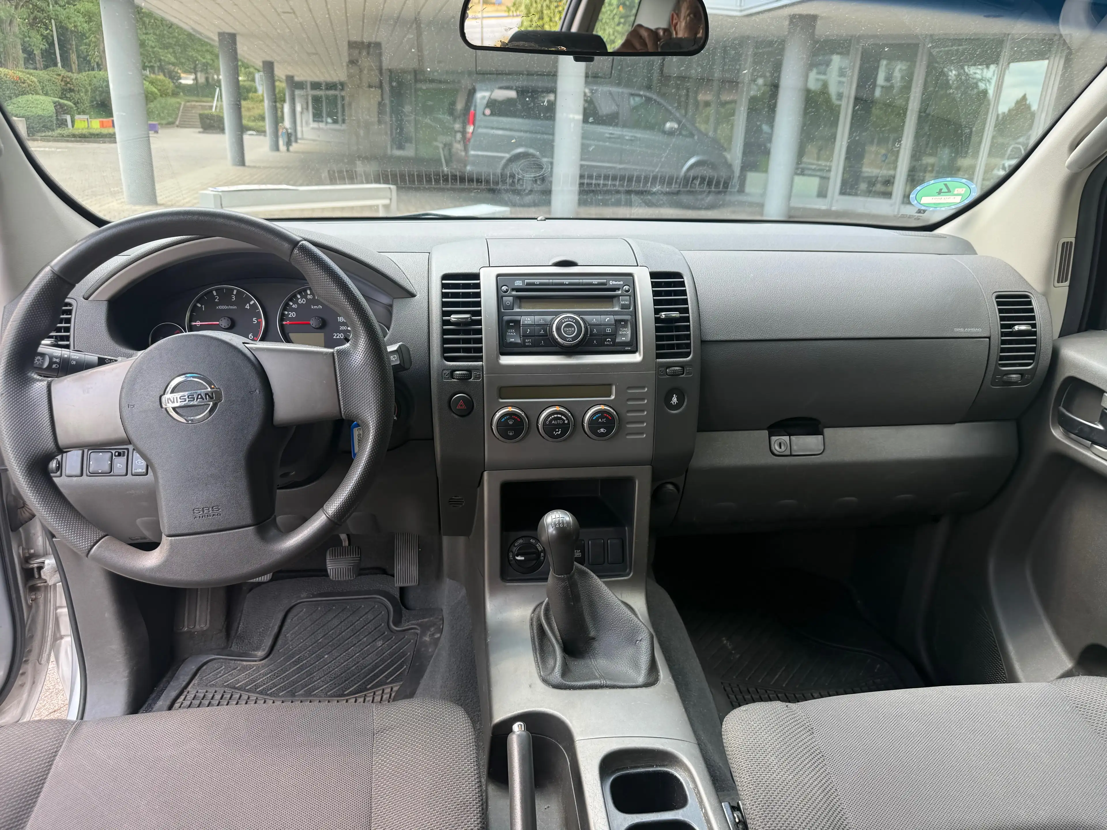 Nissan Pathfinder 2,5 dCi XE Plus — photo 12