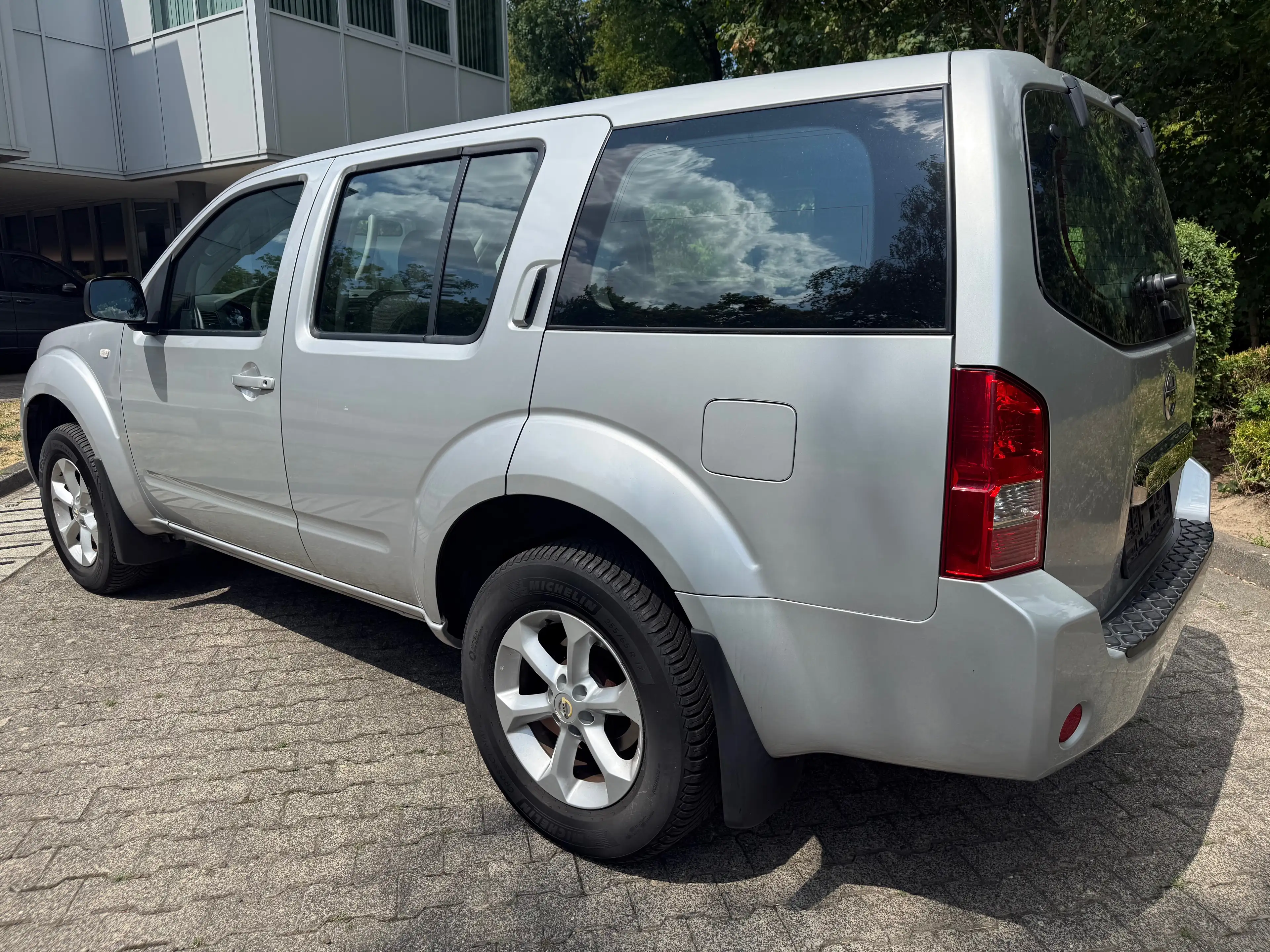 Nissan Pathfinder 2,5 dCi XE Plus — photo 6
