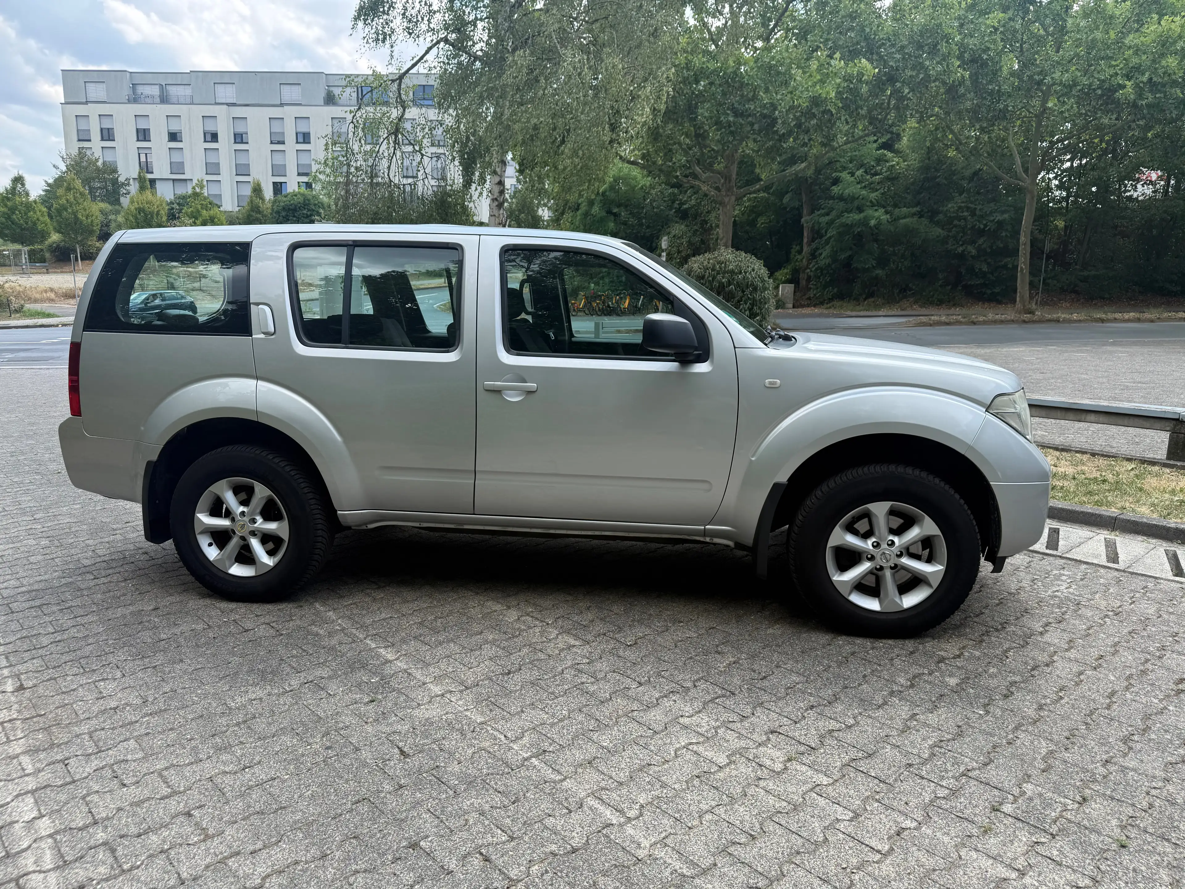 Nissan Pathfinder 2,5 dCi XE Plus — photo 7
