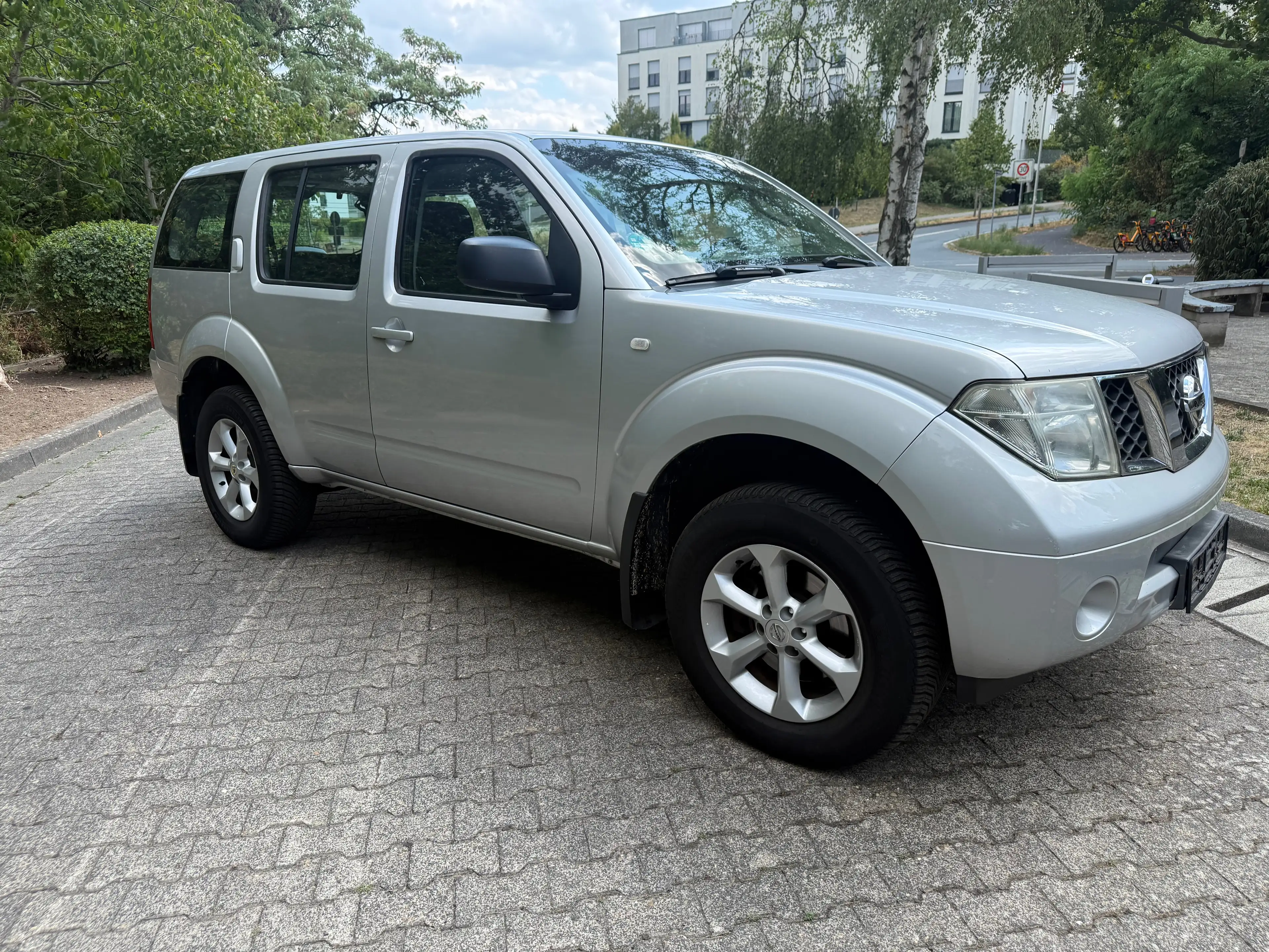 Nissan Pathfinder 2,5 dCi XE Plus — photo 8