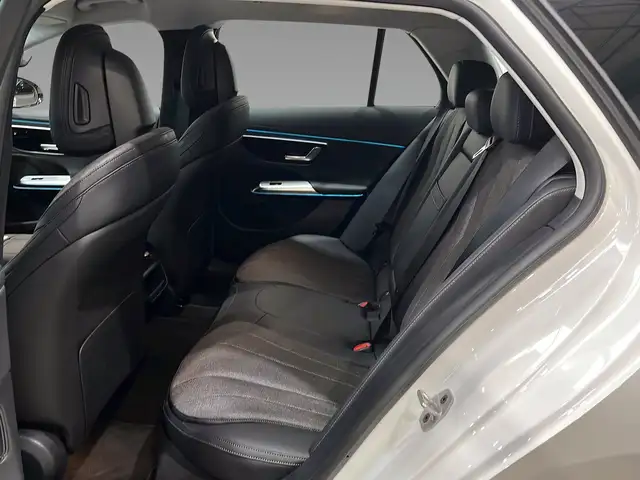 Mercedes-Benz 220 view 10