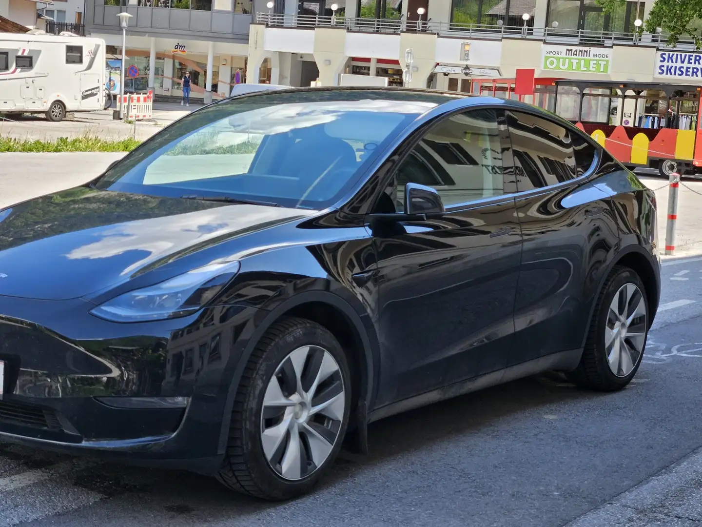 Tesla Model Y Long Range AWD Allrad Schwarz 2023 Schwarz - 1