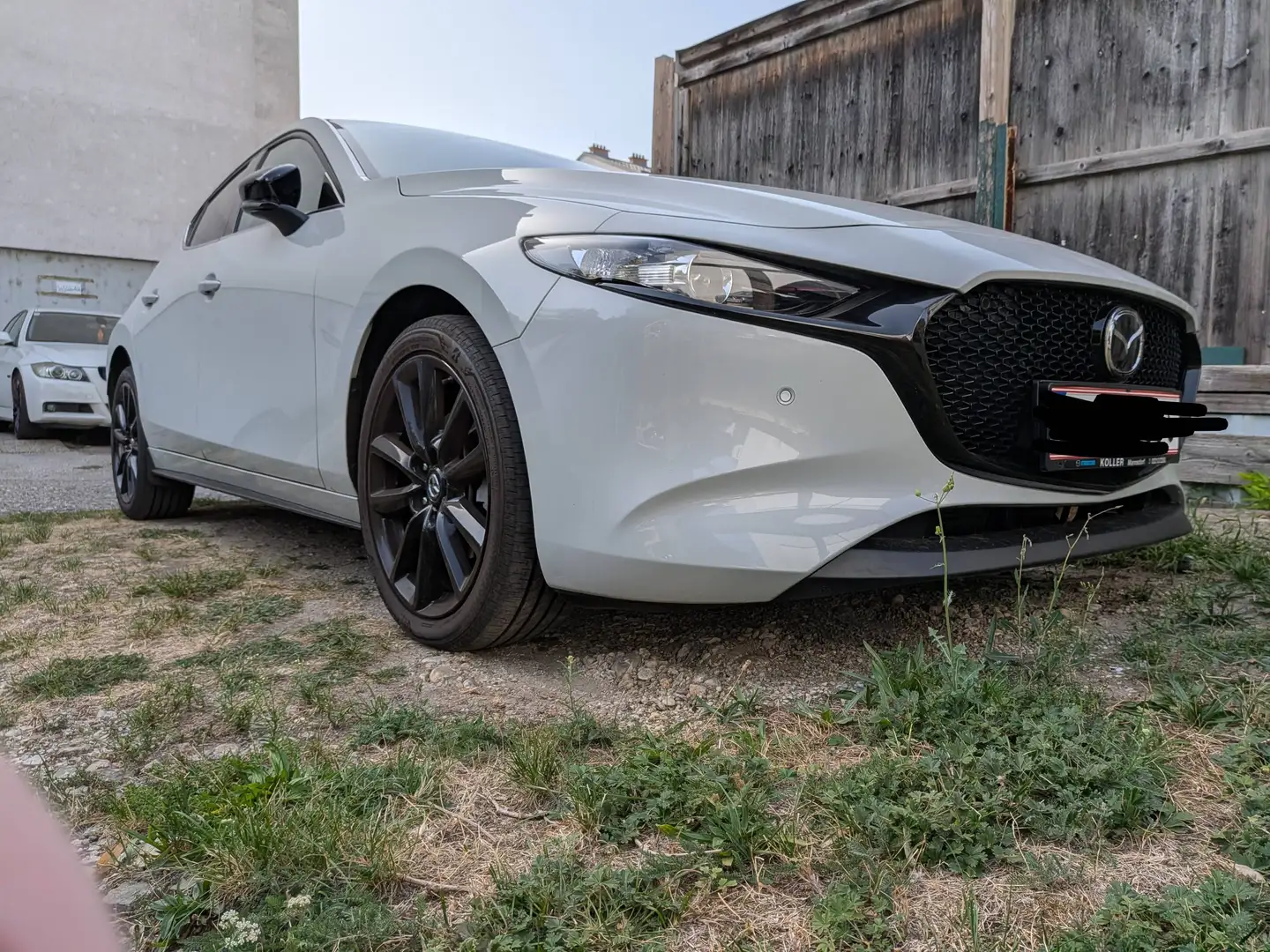 Mazda 3 Nagisa 2,5L e-SKYACTIV-G // Preis VB Weiß - 1
