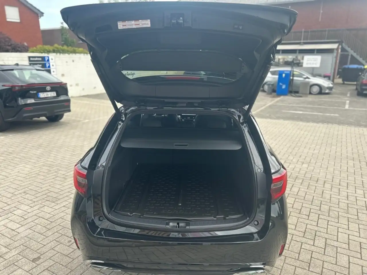 Toyota Corolla 2,0l Hybrid TS Teamplayer ACC Navi SHZ LED RFK ACP 10