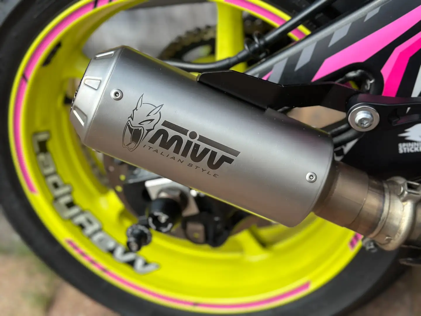 Yamaha MT-10 Grey - 2