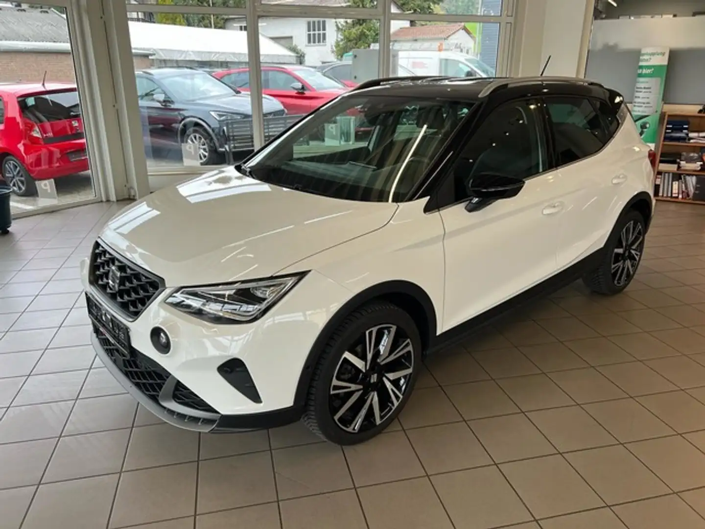 SEAT Arona FR 110PS DSG AHK Blanc - 2