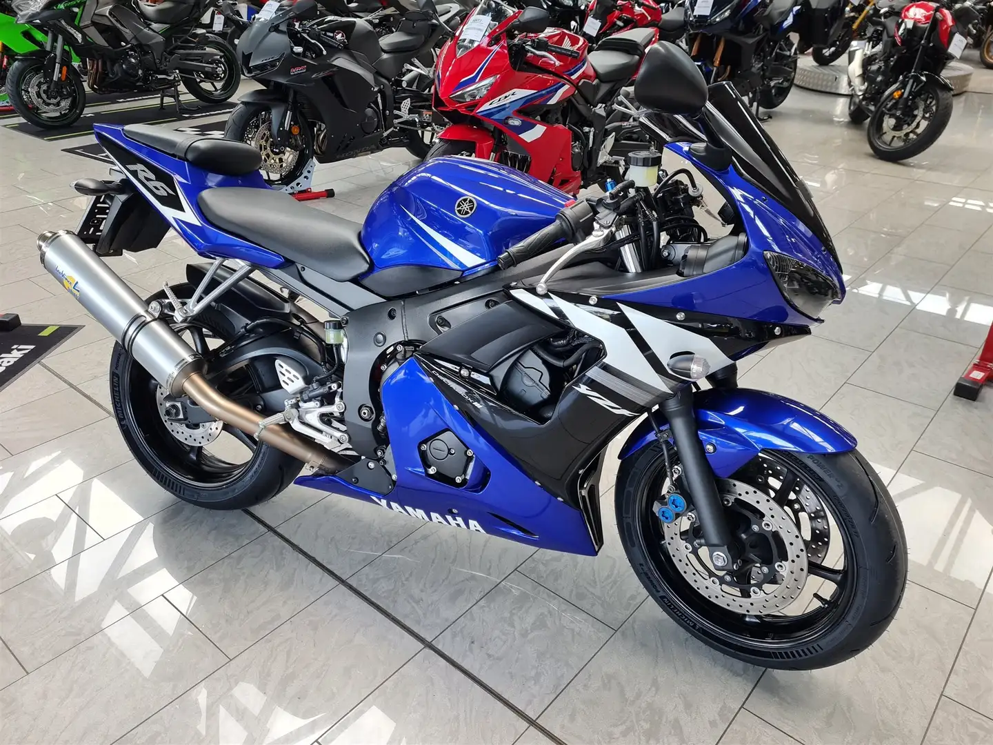 Yamaha YZF-R6 Blau - 1
