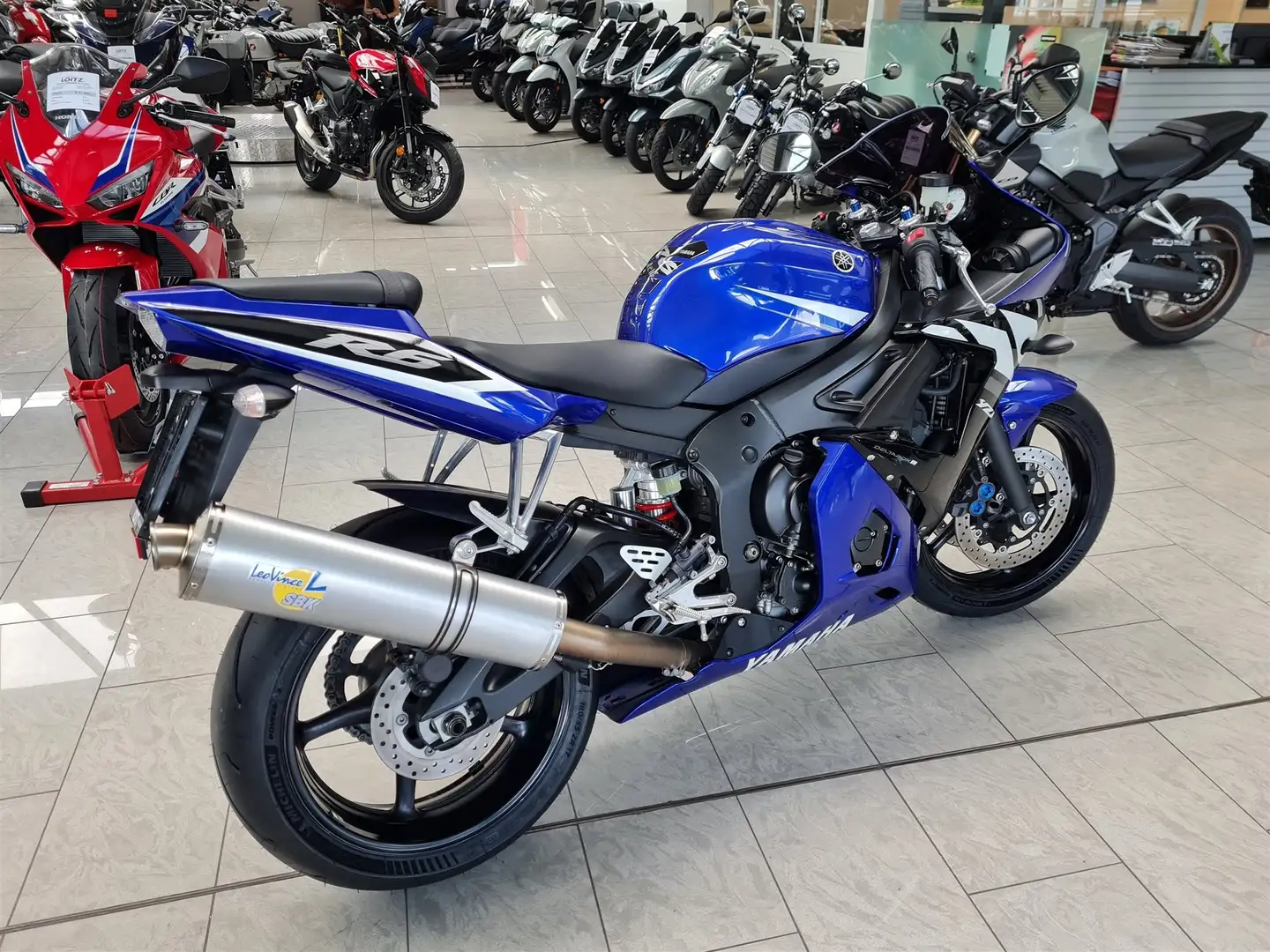 Yamaha YZF-R6 Blau - 2