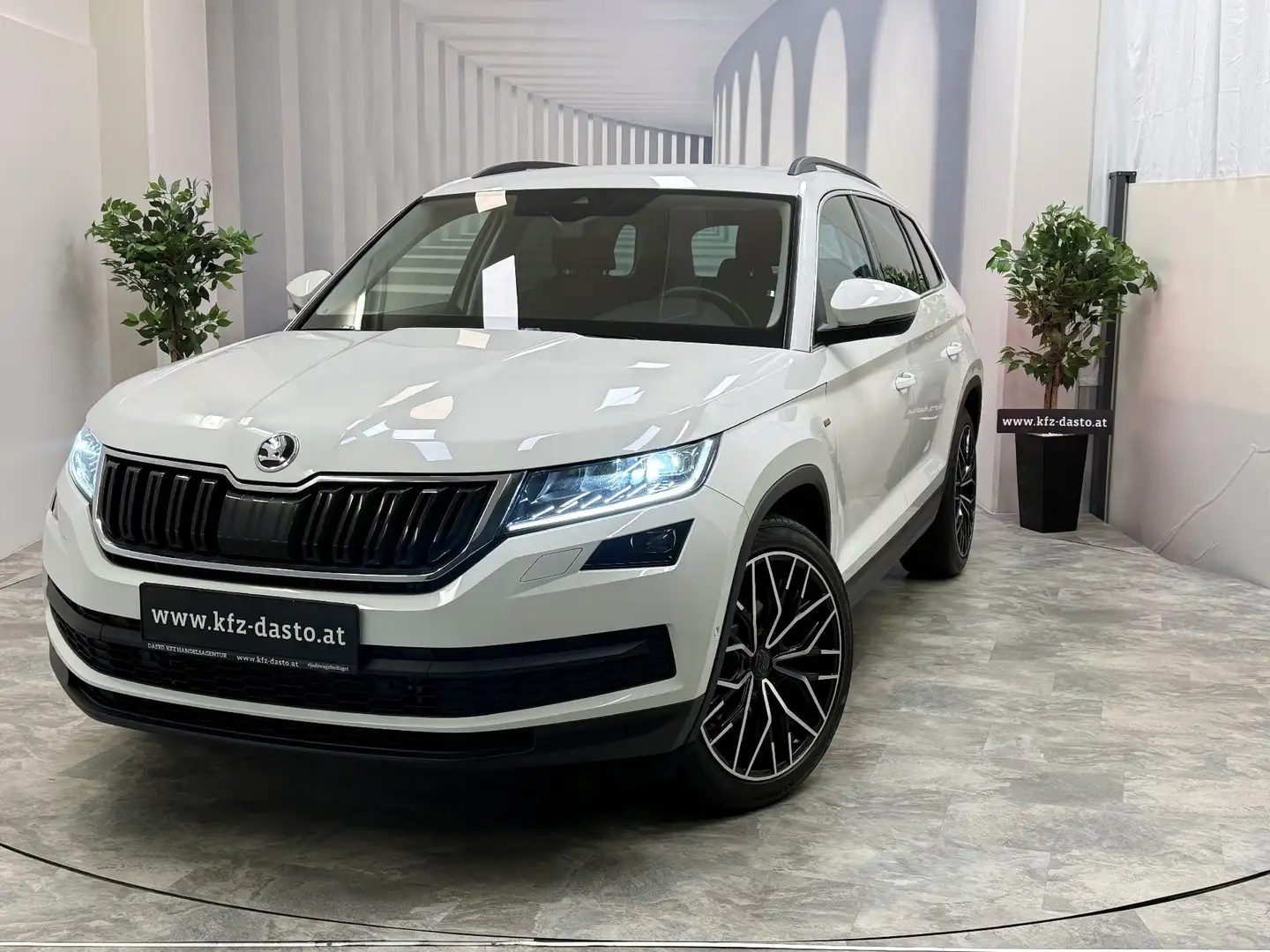 Skoda Kodiaq 2.0TDI__4x4__DSG__AHK__ACC__ Weiß - 1