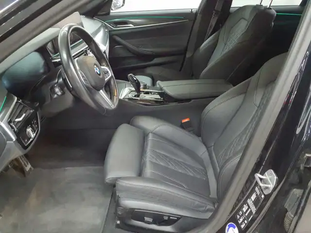 BMW 5 Series view 8