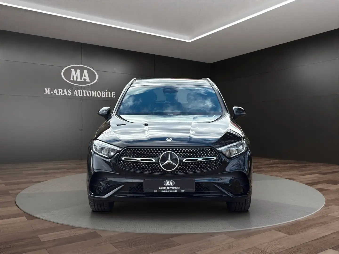 Mercedes-Benz GLC 200 4Matic AMG Pano Schwarz - 2