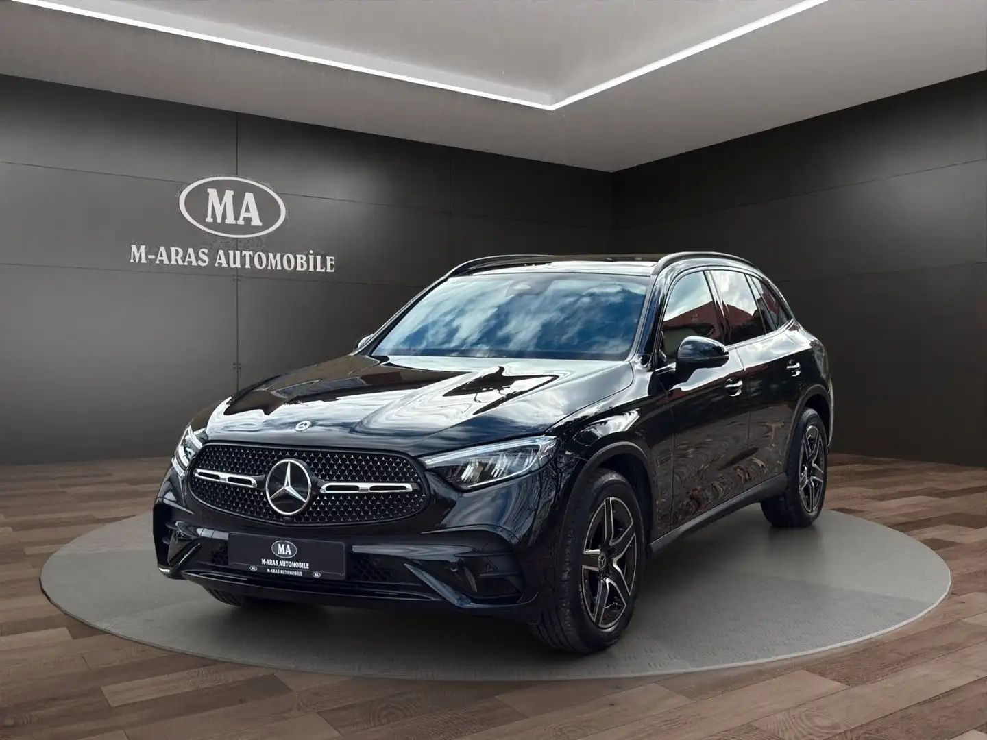 Mercedes-Benz GLC 200 4Matic AMG Pano Schwarz - 1