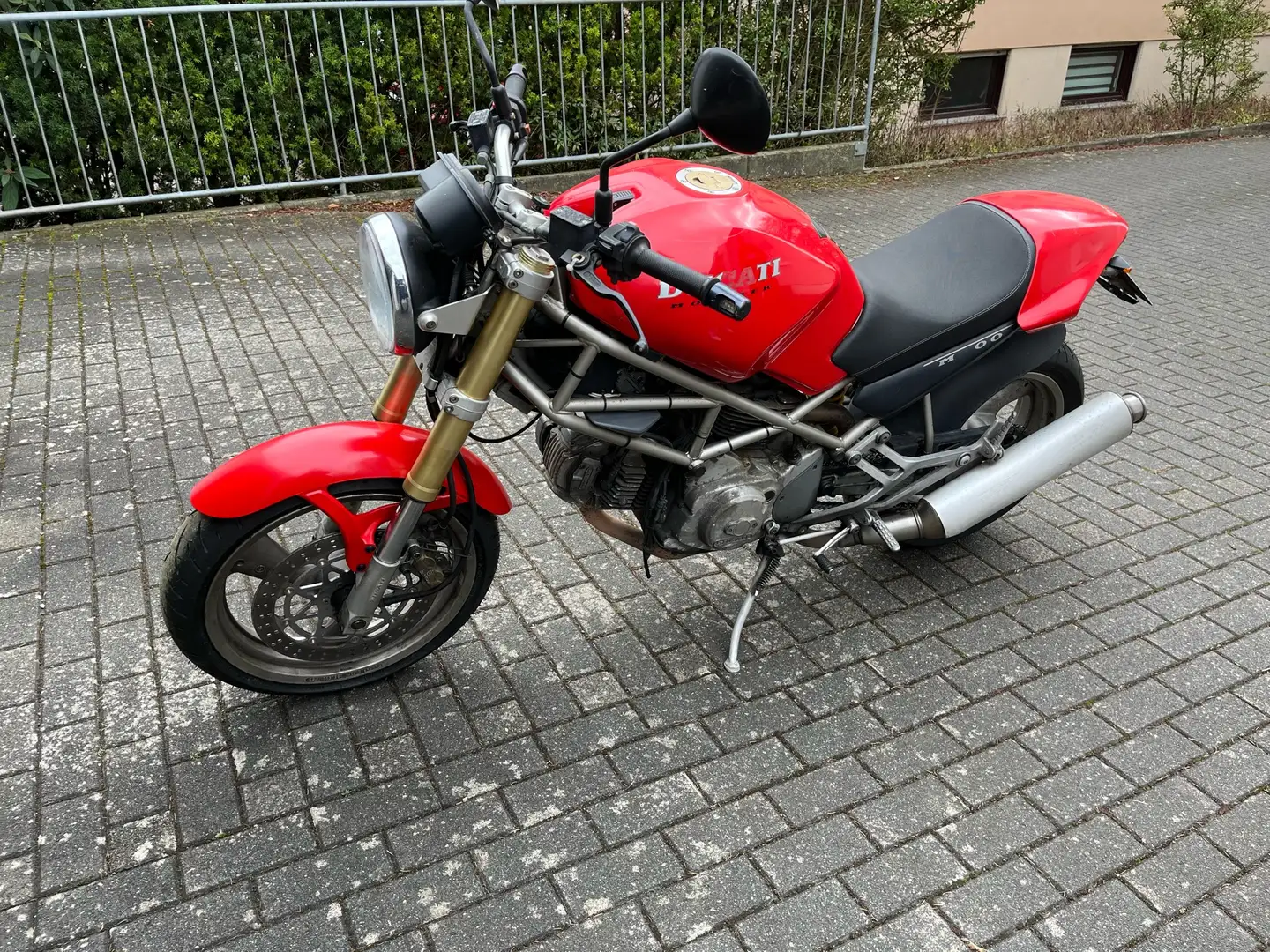 Ducati Monster 600 Червоний - 1