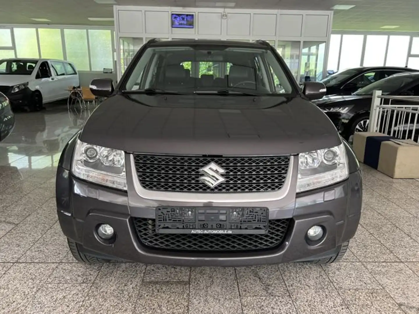 Suzuki Grand Vitara 2.4 Automatik 4x4+AHK TÜV 04/2027 Grau - 2