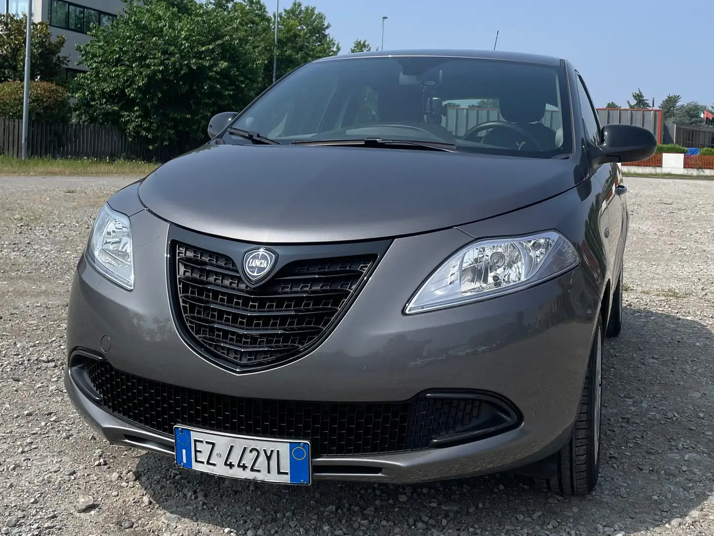 Lancia Ypsilon 1.2 69CV 5 Porte Elefantino Grigio - 2
