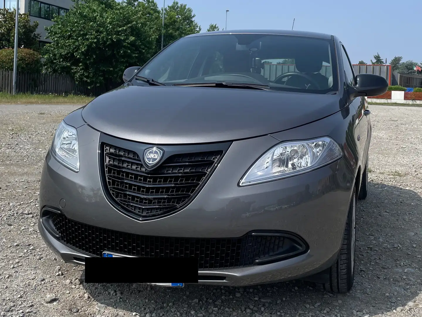 Lancia Ypsilon 1.2 69CV 5 Porte Elefantino Grijs - 2