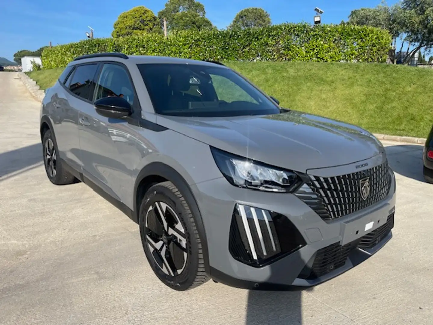 Peugeot 2008 PureTech 100 S&S Allure Grijs - 2