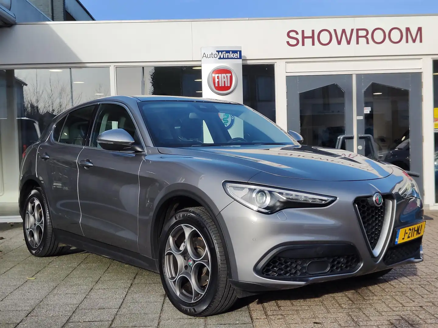 Alfa Romeo Stelvio 2.0 Turbo Aut. AWD 200pk Super | Schuif/Kantel dak Grijs - 2