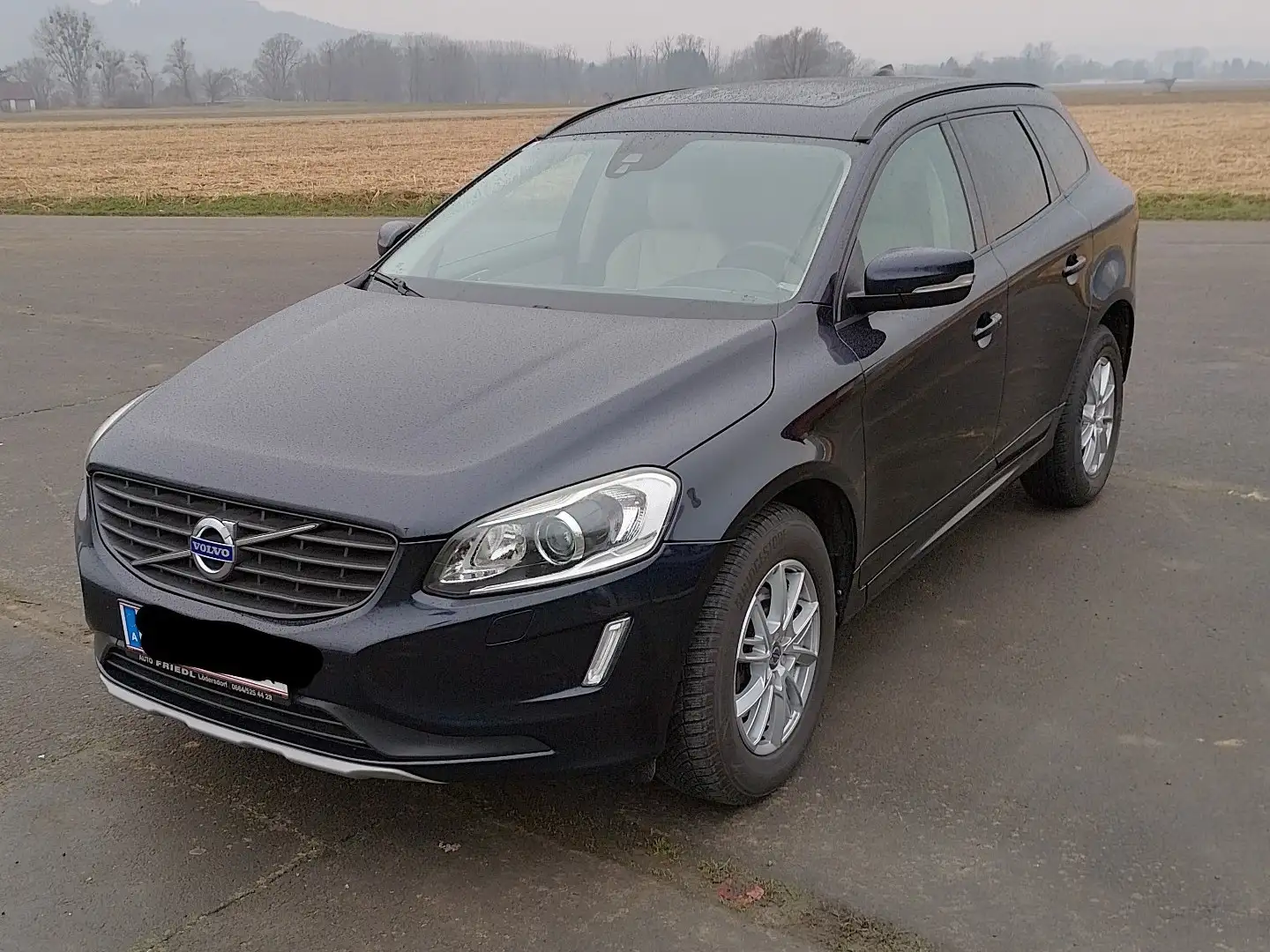 Volvo XC60 D4 Kinetic R-Design Geartronic Blau - 1