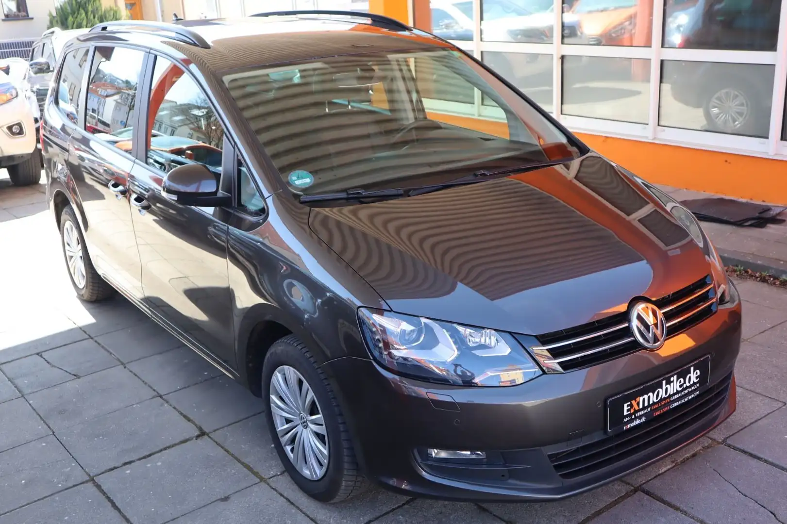 Volkswagen Sharan SHARAN* DSG* STANDHEIZUNG* LEDER* NAVI* EL.TÜREN Braun - 2