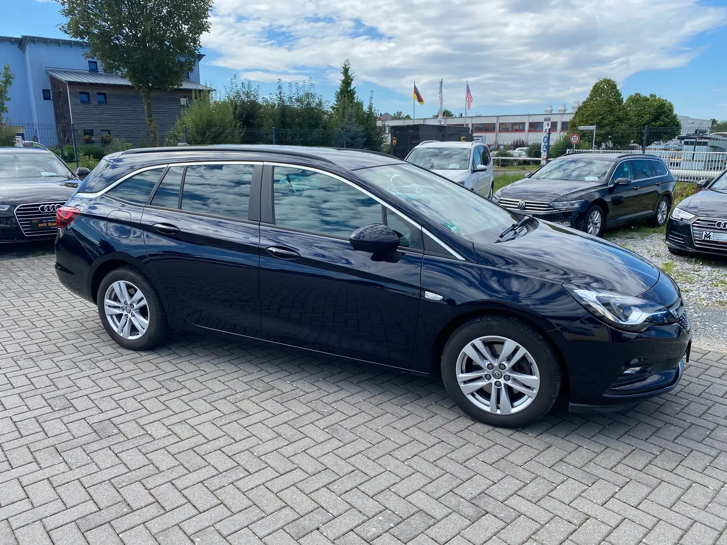Opel Astra Business Start/Stop. LED Xenon . AHK. NAVI.DAB. Blau - 1