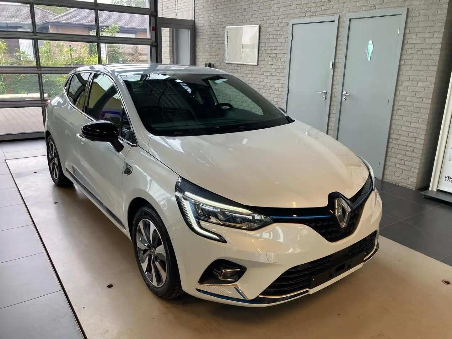 Renault Clio E-tech first hybrid Weiß - 1