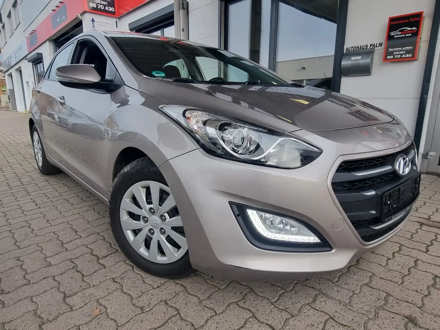 Hyundai i30 1.6 Diesel blue Trend/1-Hand/Navi/8xBereift/ Grau - 1