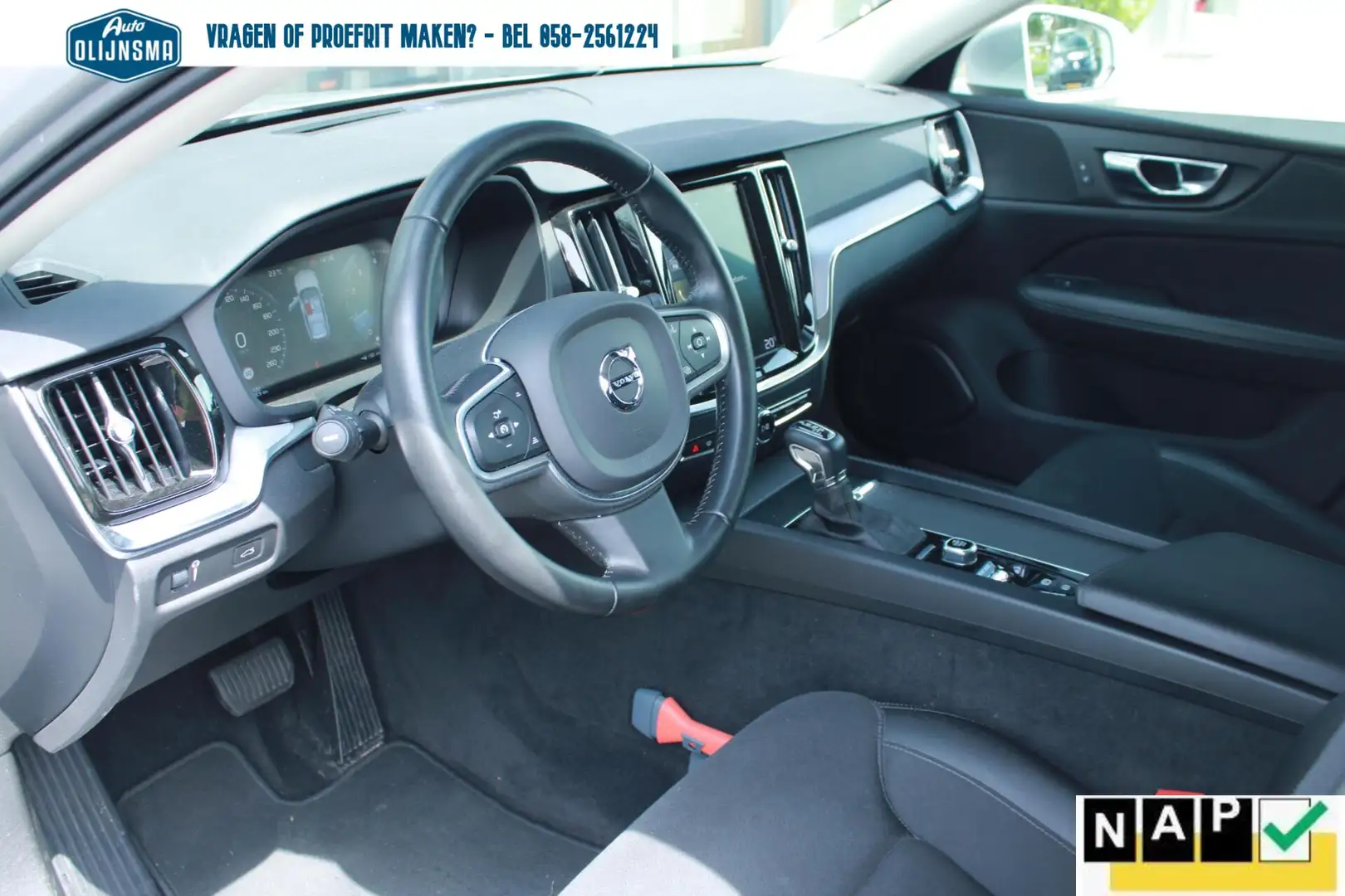 Volvo V60 2.0 T4 Momentum Pro|Camera|ElekTrekhaak|Navi|NAP Gris - 2