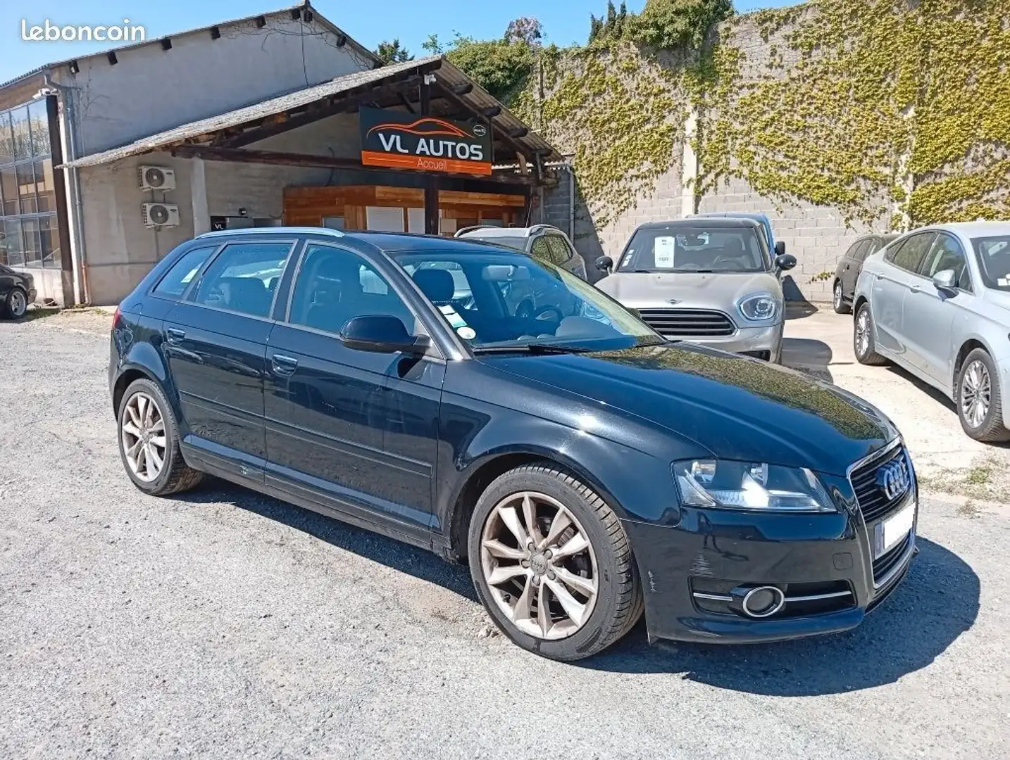 Audi A3 1.6 l TDI 105 cv Année 2012 Noir - 1