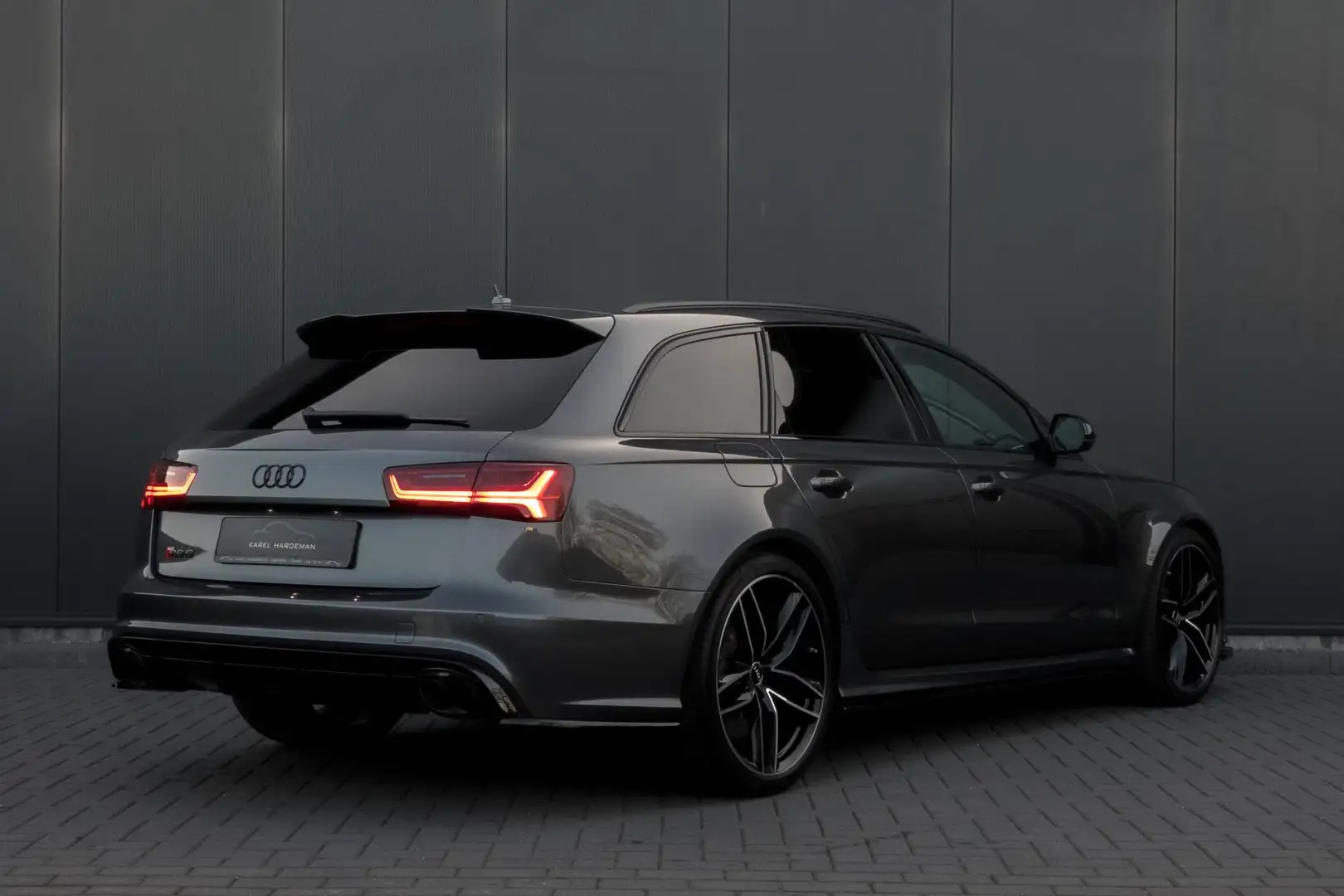 Audi RS6 A6 Avant 4.0 TFSI quattro performance Pro Line Plu Šedá - 2