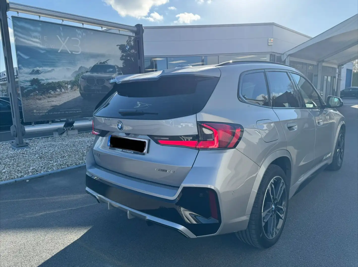 BMW iX1 eDrive20 / T pano / Harman K / 19" / Pack M Pro Szürke - 2