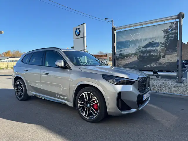 BMW iX1 eDrive20 / T pano / Harman K / 19" / Pack M Pro