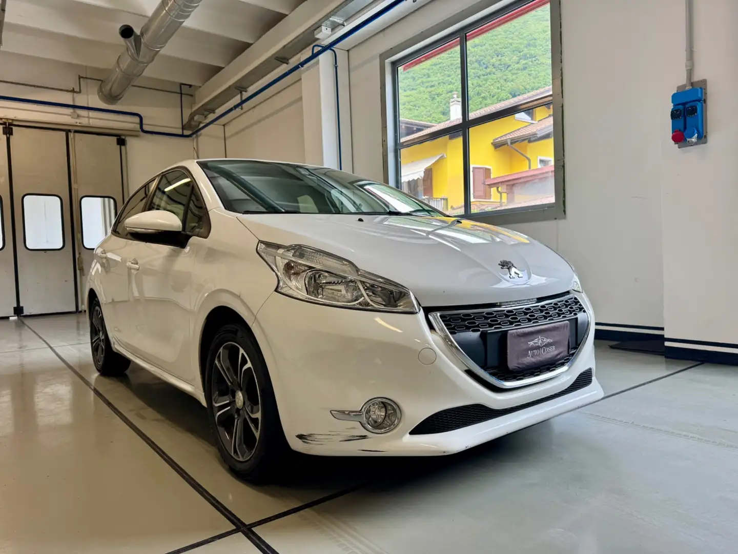 Peugeot 208 1.4 HDi 68 CV 5 porte Business Bianco - 2