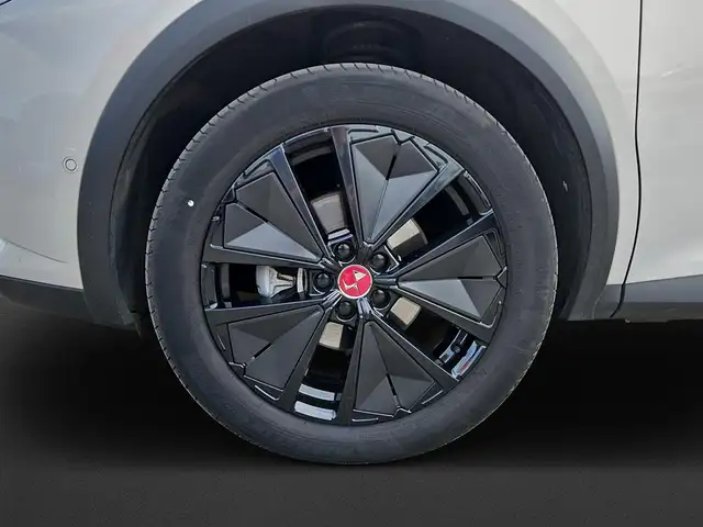 DS Automobiles DS 7 view 8