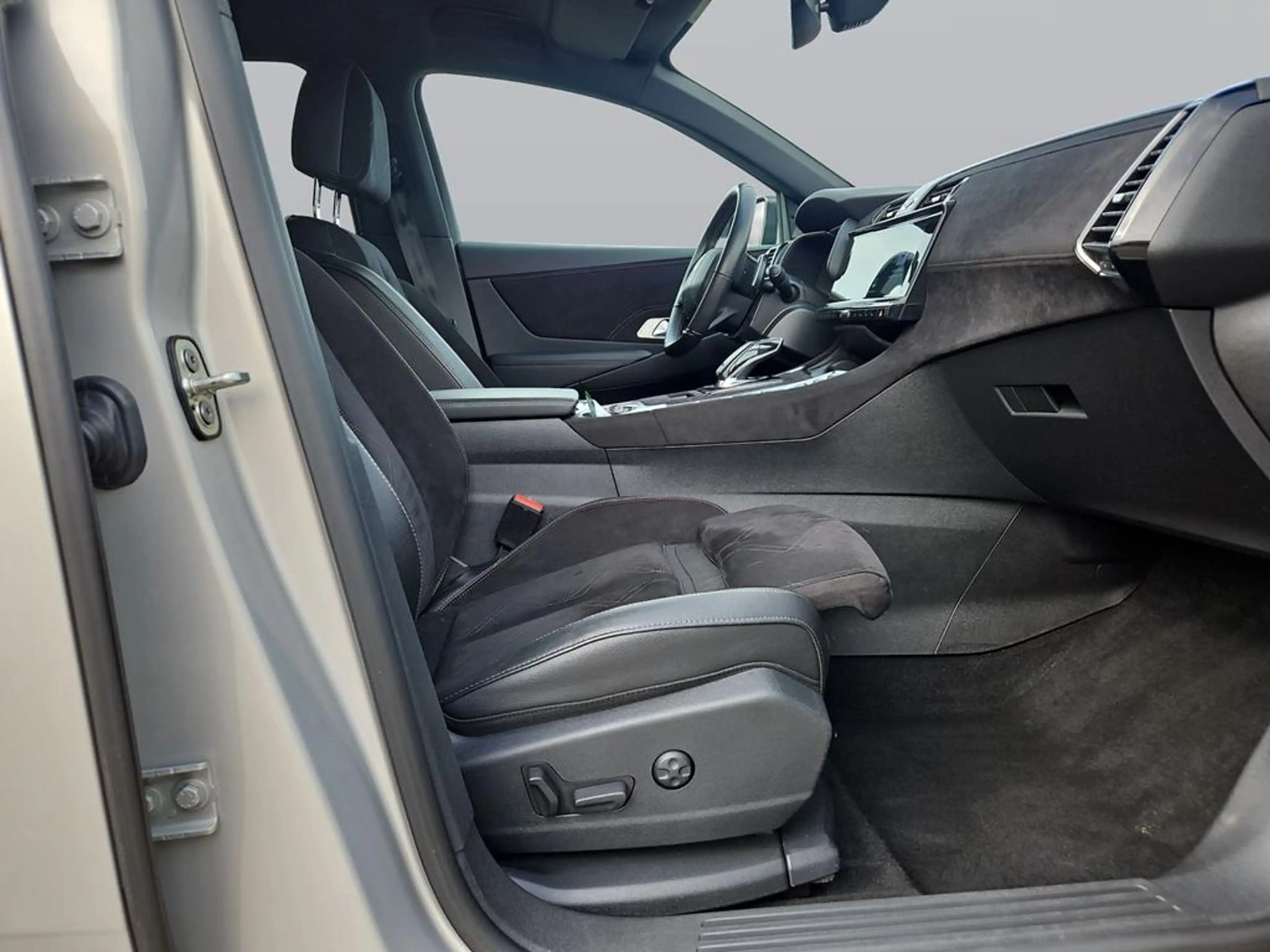 DS Automobiles DS 7 Performance Line + — photo 10