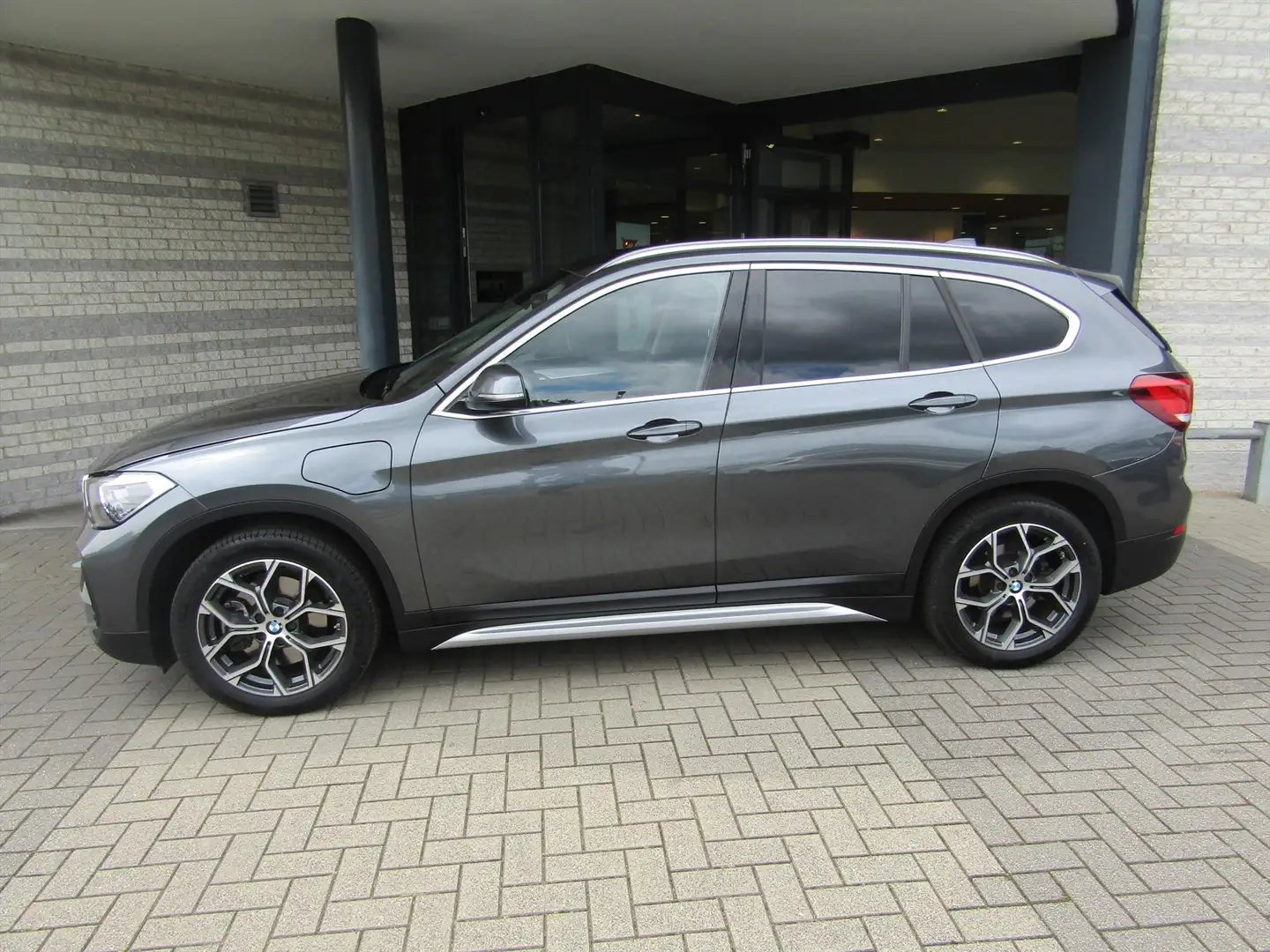 BMW X1 (f48) xDrive25e 220pk Aut AWD Plugin | Dealeronder Grijs - 2