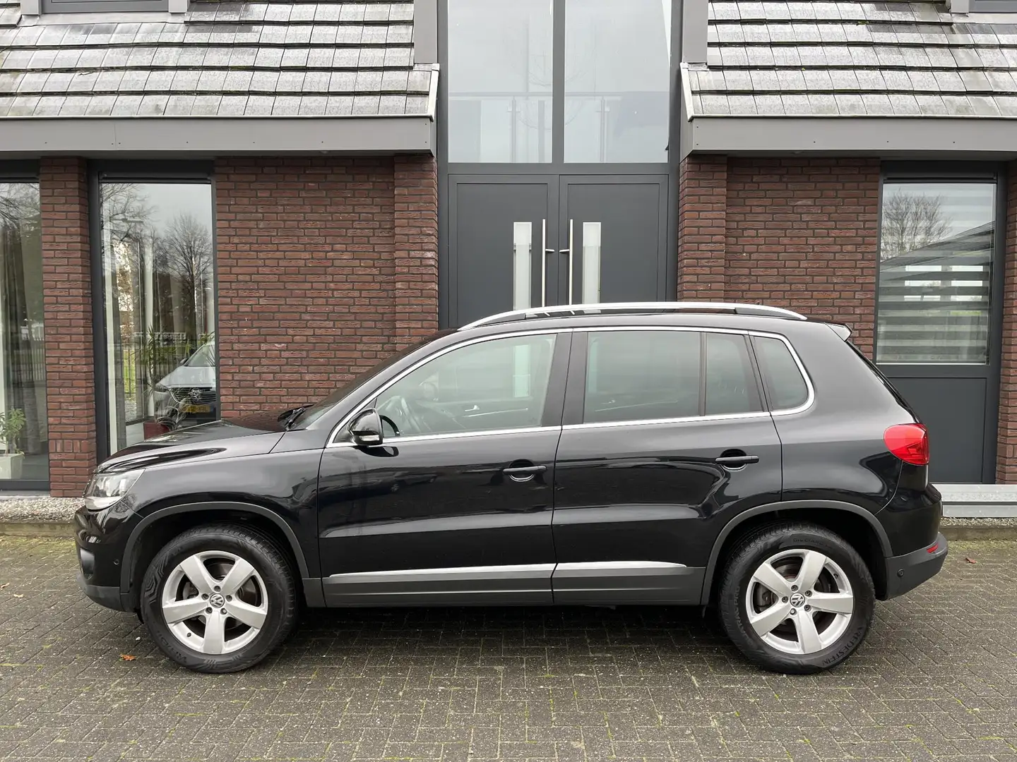 Volkswagen Tiguan 1.4 TSI Sport&Style NIEUWE APK | TREKHAAK INKLB.| Noir - 2