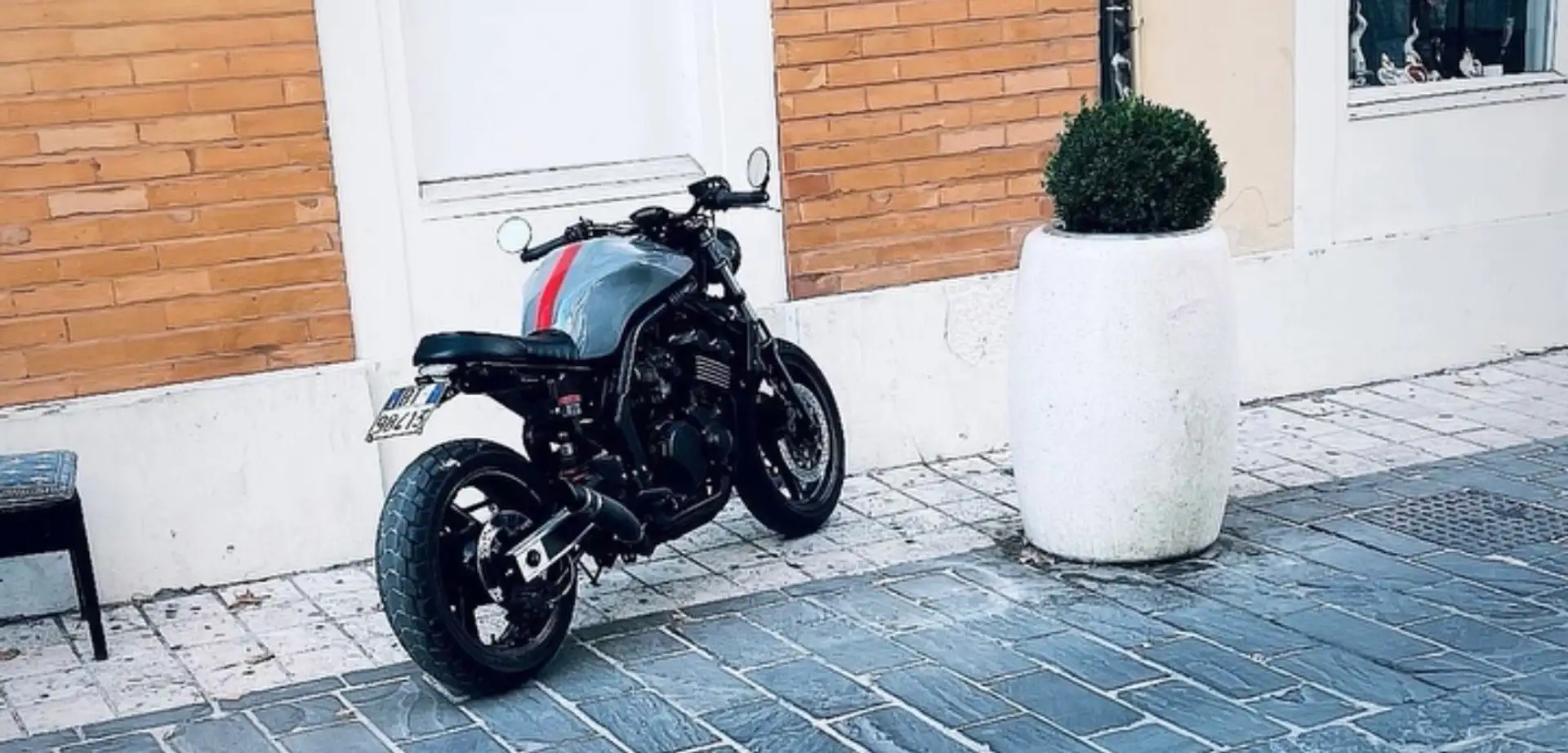 Yamaha FZR 600 Gris - 2