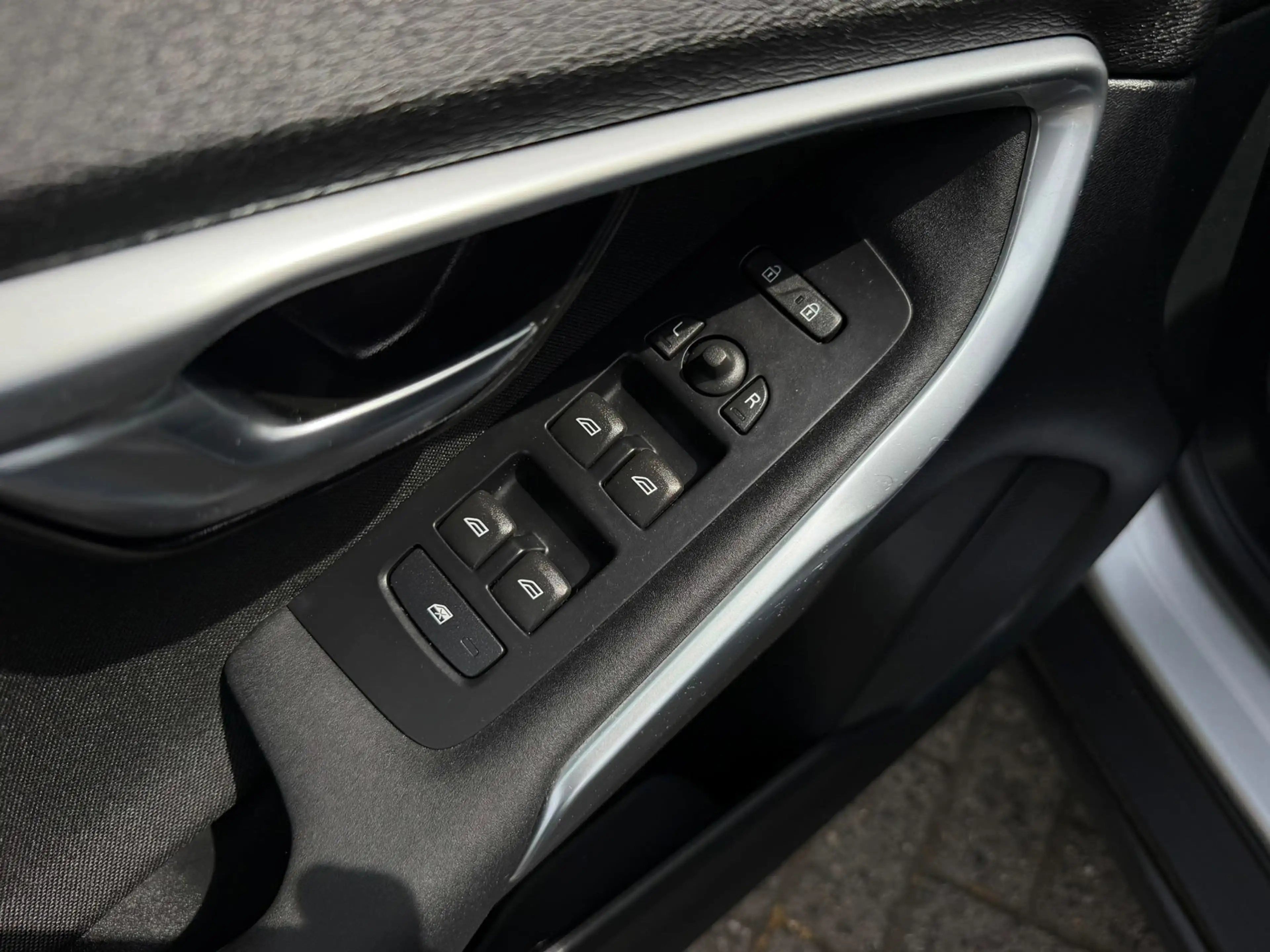 Volvo V40 Cross Country 1.5 T3 Momentum Automaat zeer netjes navigatie par — photo 13