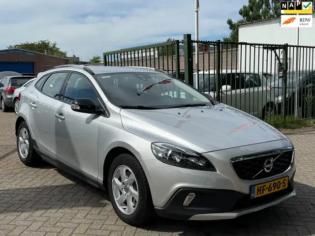 Volvo V40 Cross Country 1.5 T3 Momentum Automaat zeer netjes navigatie par
