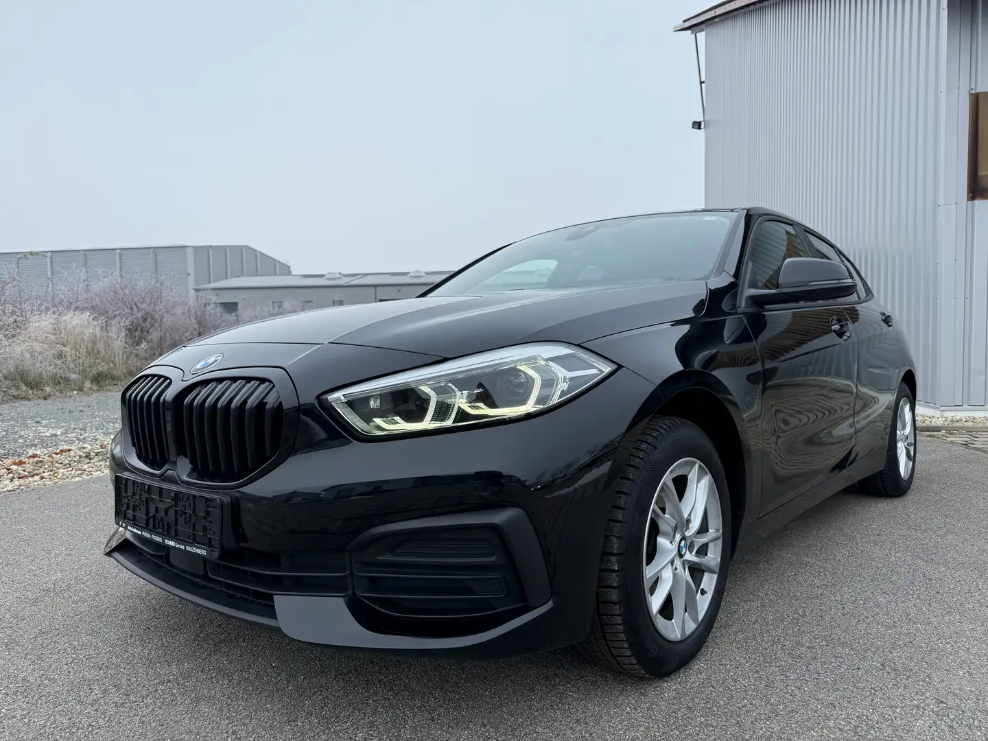 BMW 118 118 i *Head UP* LED* Navi * Automatik*Top Zustand* Schwarz - 1