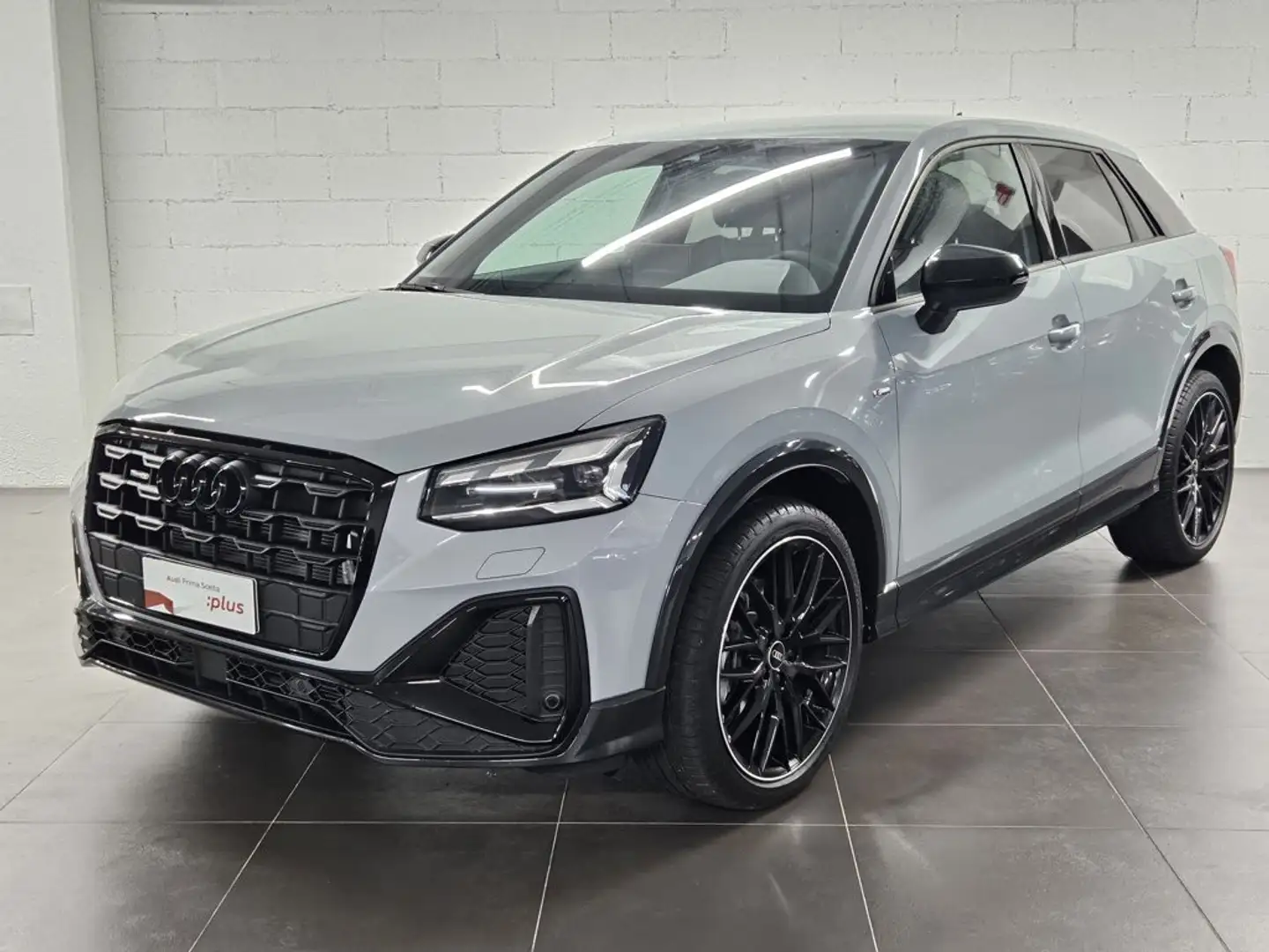 Audi Q2 35 2.0 tdi Identity Black quattro s-tronic Grigio - 1