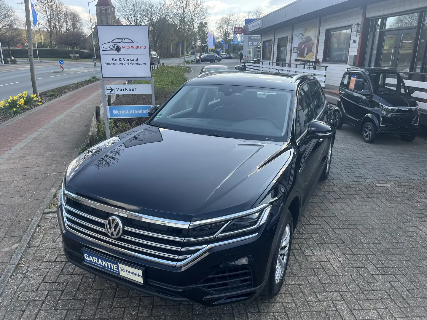Volkswagen Touareg Basis 4Motion  Panoramadach AHK Schwarz - 1