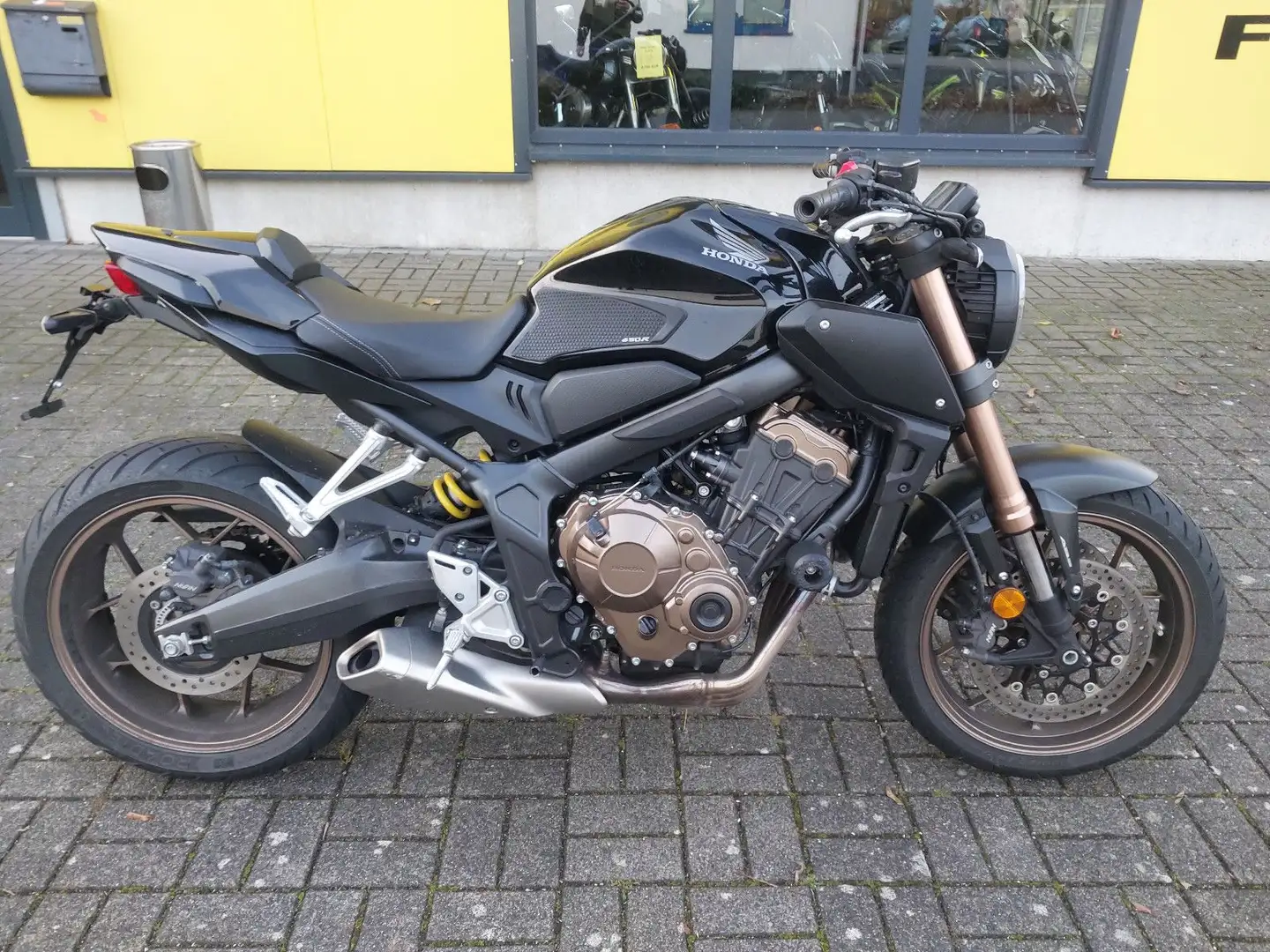 Honda CB 650 R Schwarz - 1