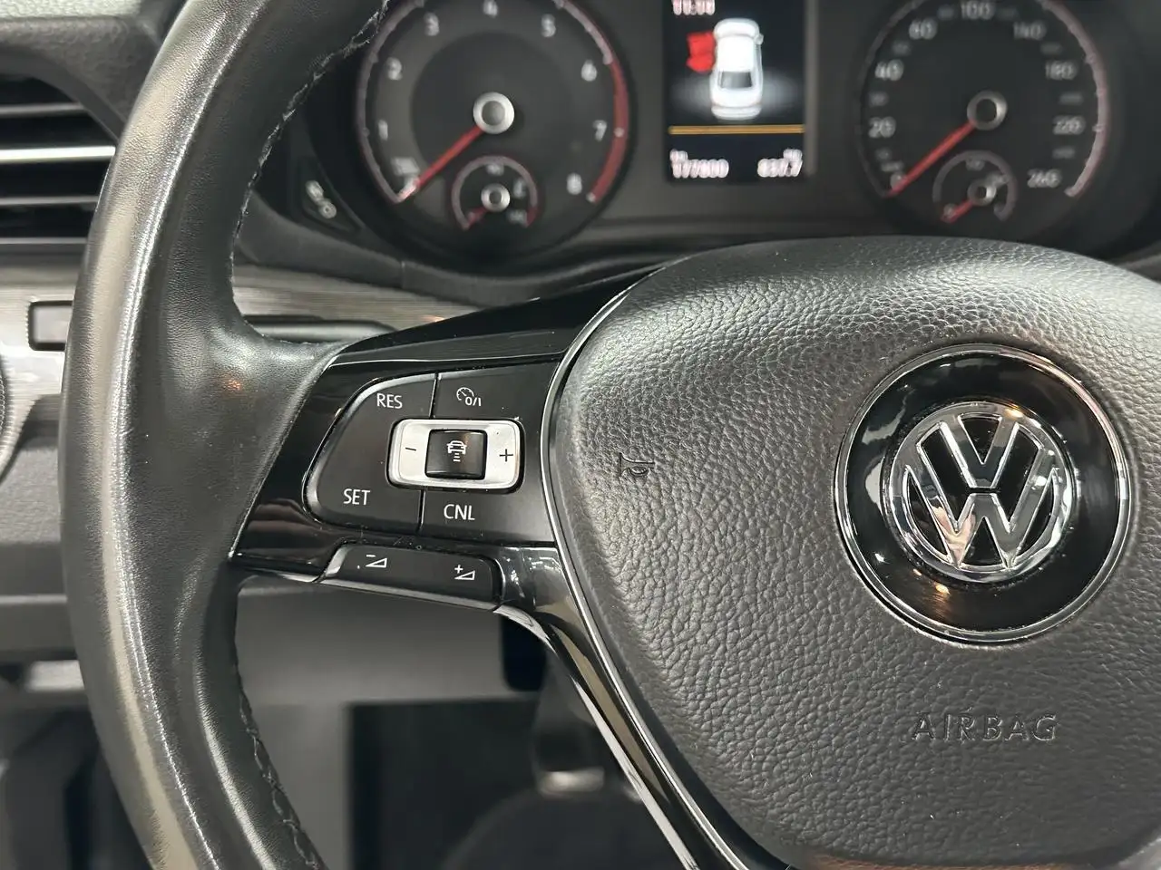 Volkswagen Passat снимка Volkswagen Passat