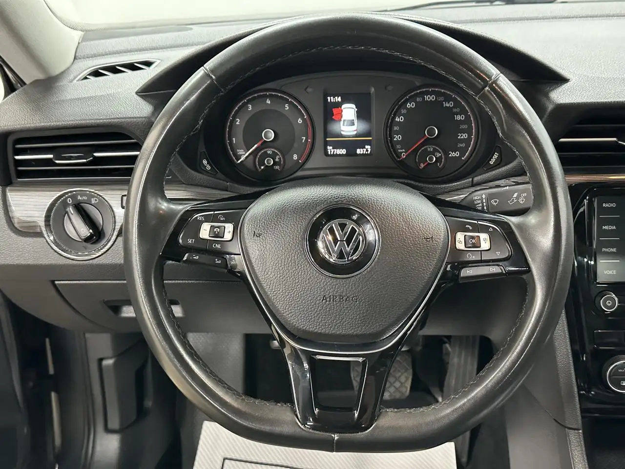 Volkswagen Passat снимка Volkswagen Passat