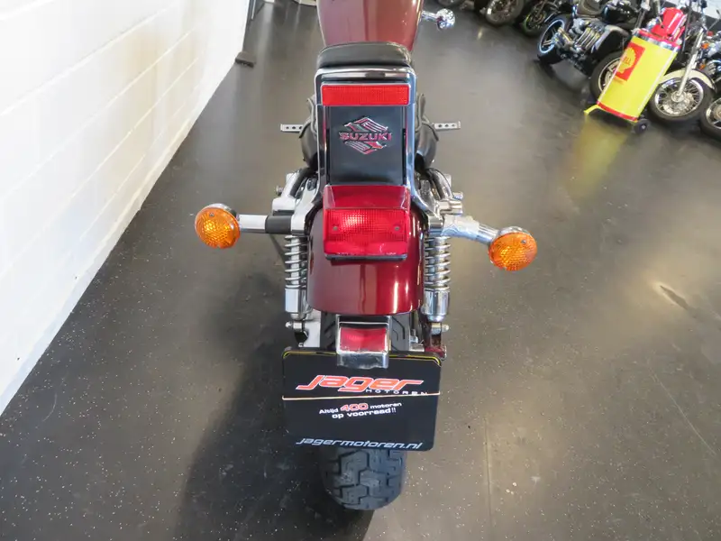 Suzuki VS 700 - foto 4