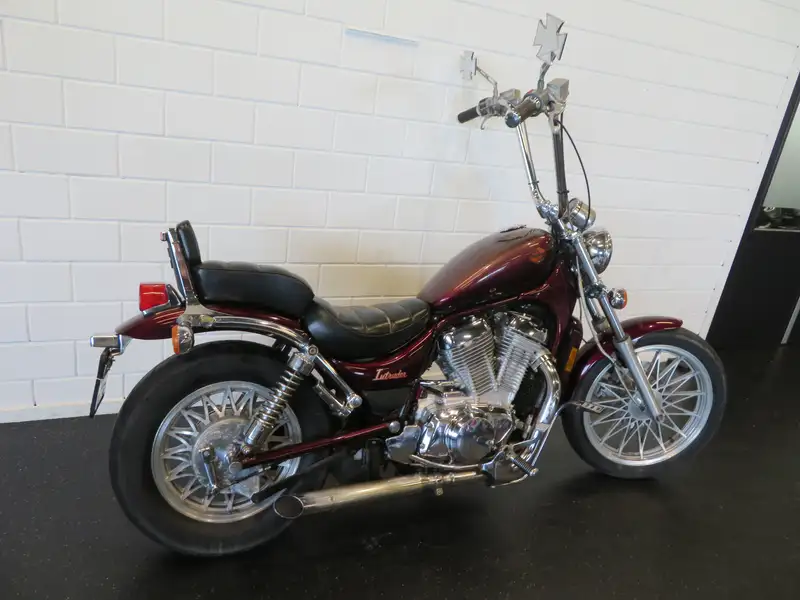 Suzuki VS 700 - foto 3