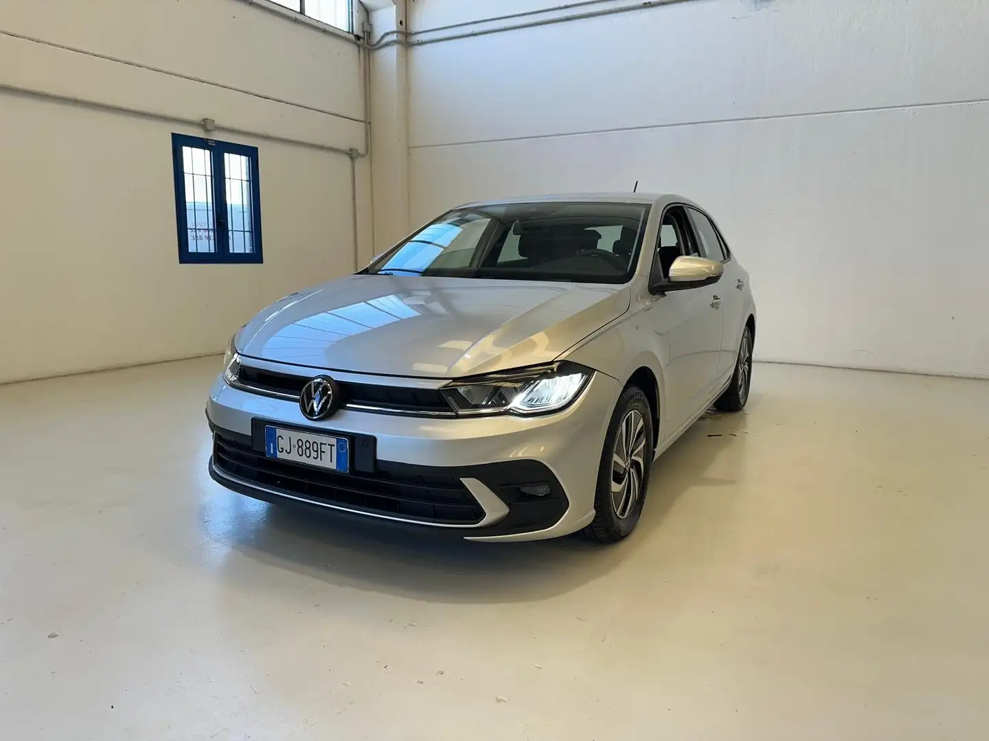 Volkswagen Polo Polo VI 2022 1.0 evo 80cv "OK NEOPATENTATI" Plateado - 1